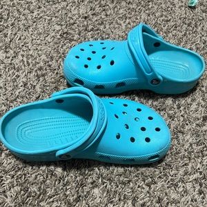 Teal Crocs Big Kids Size 6 (fits woman size 7.5 or 8)